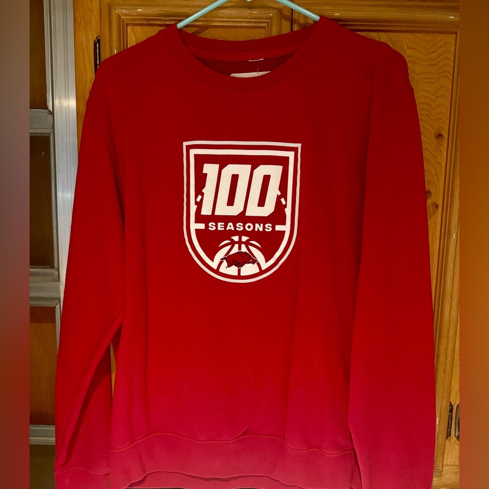 🐽 RAZORBACKS Red 100 Seasons Basketball Crew-neck Sweatshirt!! GO HOGS